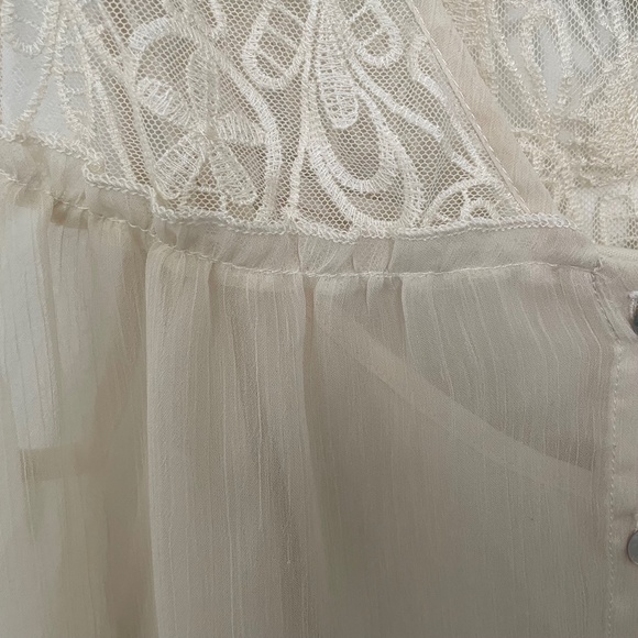 Signature Studio Women's Sleeveless Sheer Lacy Top With Cami Cream LG - Picture 2 of 4